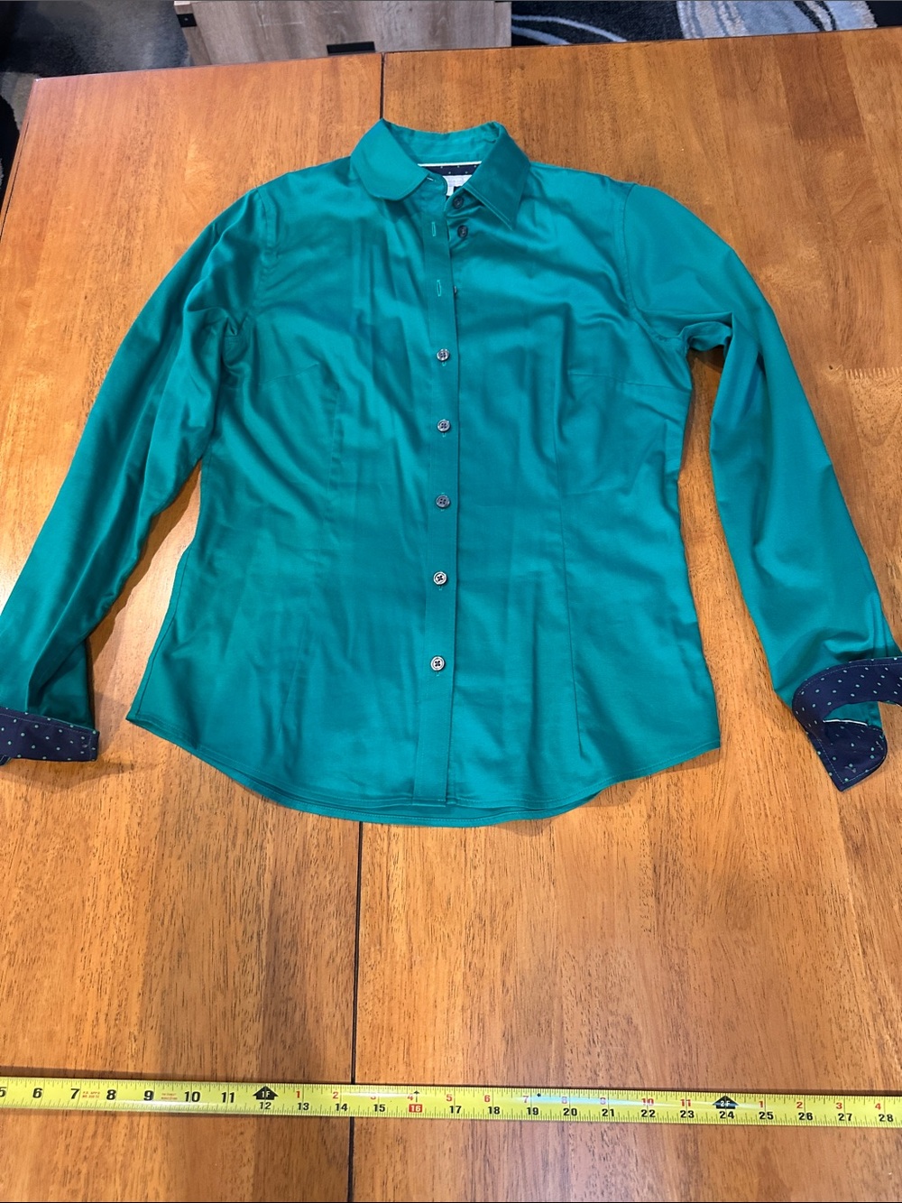 Banana Republic jade and dark blue button down shirt. Size 6. Vintage